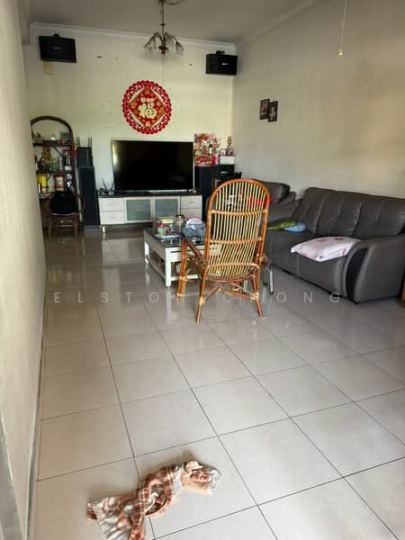 1.5-storey Terraced House for Sale in Taman Gaya (Ulu Tiram) - Elston Chong - Living Room - PropertyGuru.com.my