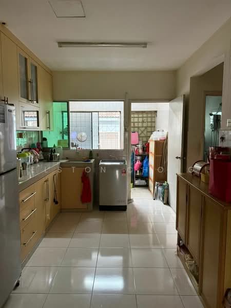 1.5-storey Terraced House for Sale in Taman Gaya (Ulu Tiram) - Elston Chong - Kitchen - PropertyGuru.com.my