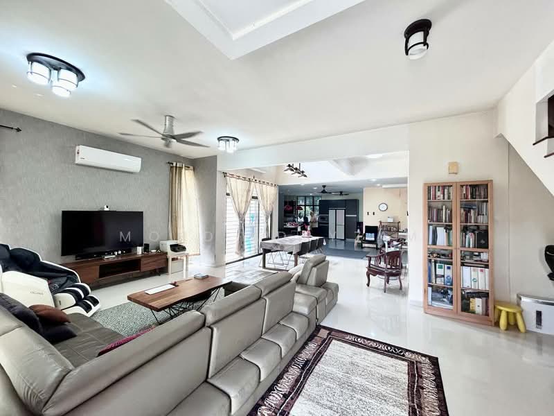 Rumah Berkembar untuk Dijual di Saujana Utama (Selangor) - Mohd Adryzam - Living Room - PropertyGuru.com.my