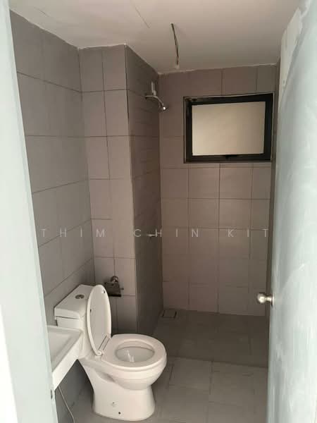 Service Residence for Sale at E'Island Lake Haven - Thim Chin Kit - Bathroom - PropertyGuru.com.my