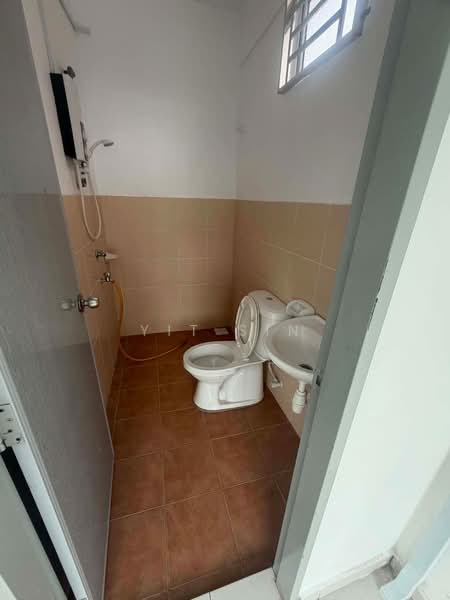 2.5-storey Terraced House for Rent in Taman Scientex Utama (Senai) - Yit Sin - Bathroom - PropertyGuru.com.my
