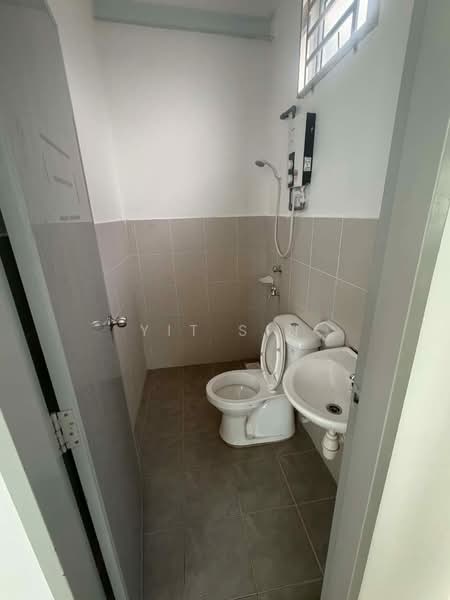 2.5-storey Terraced House for Rent in Taman Scientex Utama (Senai) - Yit Sin - Bathroom - PropertyGuru.com.my