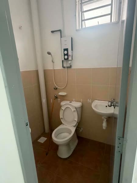 2.5-storey Terraced House for Rent in Taman Scientex Utama (Senai) - Yit Sin - Bathroom - PropertyGuru.com.my