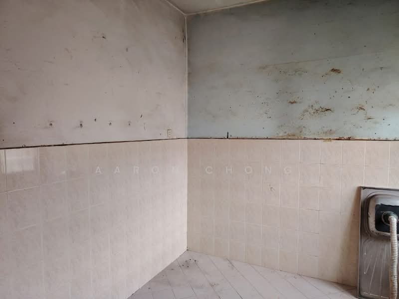 Terraced House for Sale in Bandar Putra Permai (Seri Kembangan) - Aaron Chong - Kitchen - PropertyGuru.com.my