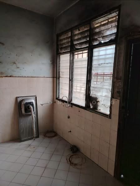 Terraced House for Sale in Bandar Putra Permai (Seri Kembangan) - Aaron Chong - Kitchen - PropertyGuru.com.my