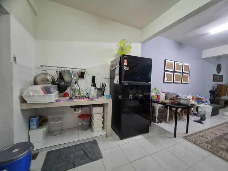 2-storey Terraced House for Sale in Shah Alam (Selangor) - Syukor Hartanah - Kitchen - PropertyGuru.com.my