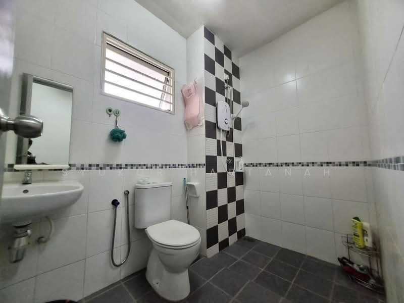 2-storey Terraced House for Sale in Shah Alam (Selangor) - Syukor Hartanah - Bathroom - PropertyGuru.com.my