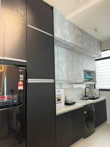 Condominium for Rent at Queens Residences Q1 @ Queens Waterfront - Vivian Chan - Kitchen - PropertyGuru.com.my
