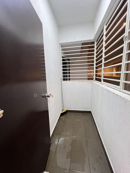 Kondominium untuk Disewa di Oasis 2 Residence - Grace Ha - Balcony - PropertyGuru.com.my
