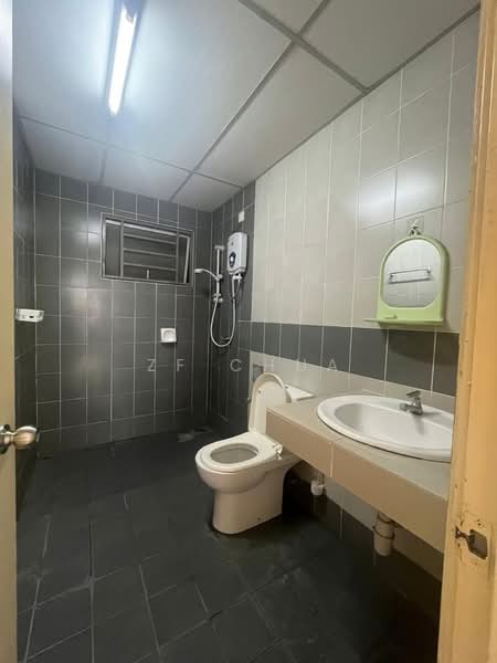 Kediaman Servis untuk Dijual di Koi Kinrara - ZF Chua - Bathroom - PropertyGuru.com.my