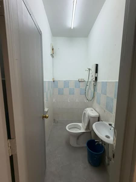Rumah Teres 2 Tingkat untuk Dijual di Taman Bukit Semenyih (Semenyih) - CK Law - Bathroom - PropertyGuru.com.my