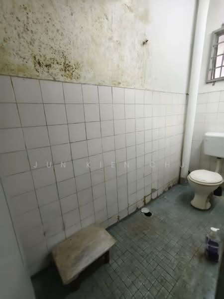 Kedai untuk Disewa di Taman Komersial Pandan Indah (Pandan Indah) - Jun Kien Chu - Bathroom - PropertyGuru.com.my