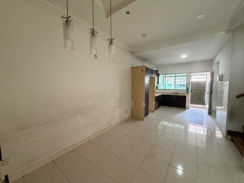 Rumah Teres 1.5-Tingkat untuk Dijual di Taman Gaya (Ulu Tiram) - Iden Tan - Kitchen - PropertyGuru.com.my