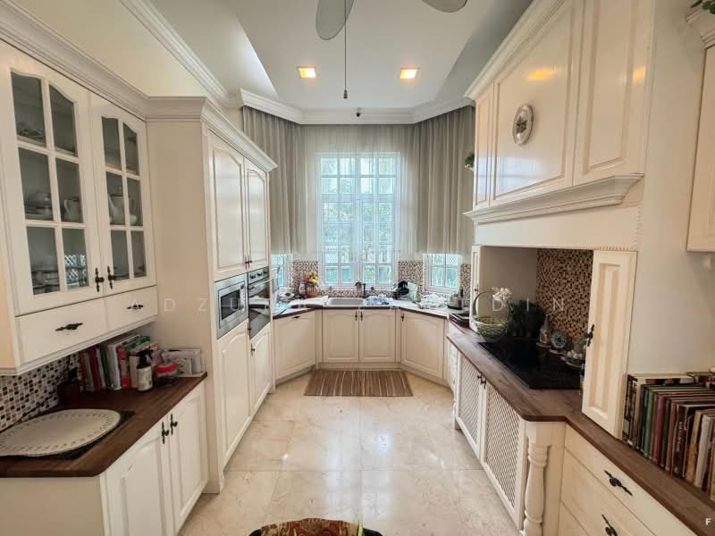 Bungalow House for Sale in Perdana Lakeview East (Cyberjaya) - Adzura Zamedin - Kitchen - PropertyGuru.com.my