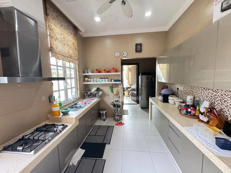 Bungalow House for Sale in Perdana Lakeview East (Cyberjaya) - Adzura Zamedin - Kitchen - PropertyGuru.com.my