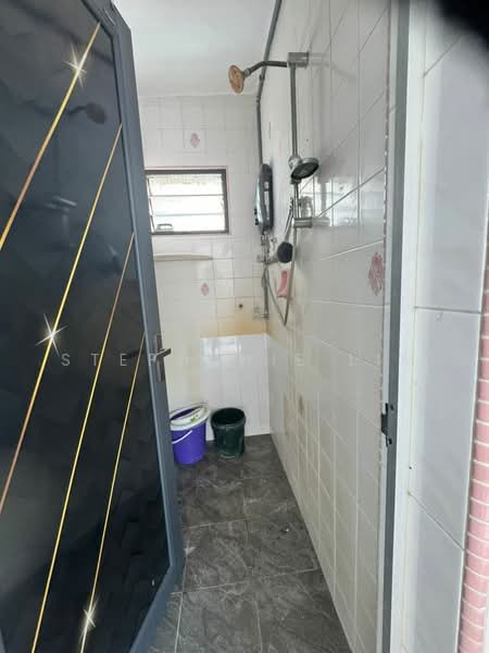 Rumah Flat untuk Disewa di Desa Permai Indah Flat - Stephanie Lim - Bathroom - PropertyGuru.com.my