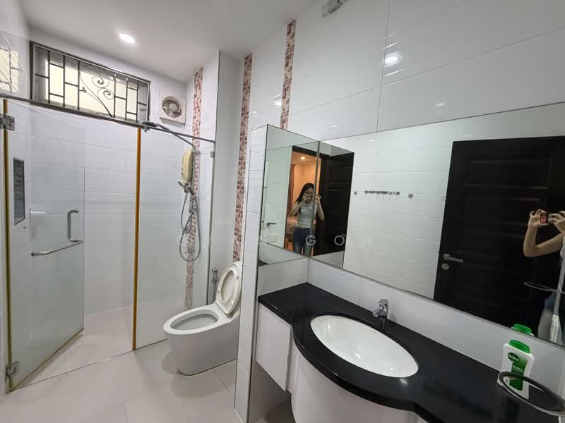 2-storey Terraced House for Rent in Island Glades (Jelutong) - Qyan Goh - Bathroom - PropertyGuru.com.my