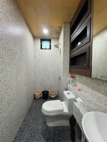 Servis Apartment untuk Dijual di D'Summit Residences - Daniel Yong - Bathroom - PropertyGuru.com.my