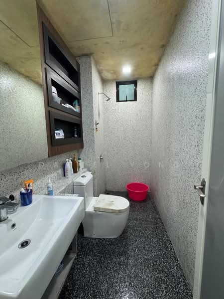Servis Apartment untuk Dijual di D'Summit Residences - Daniel Yong - Bathroom - PropertyGuru.com.my