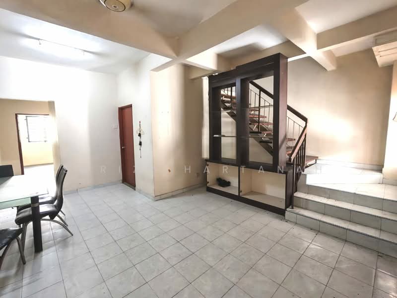 Rumah Teres 2 Tingkat untuk Dijual di Bandar Puncak Alam (Puncak Alam) - Sariza Hartanah - Living Room - PropertyGuru.com.my