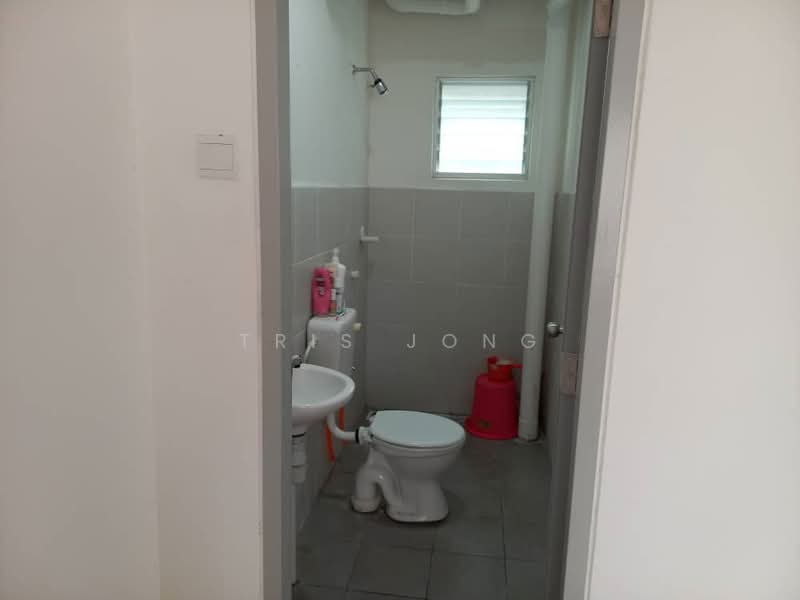 Pangsapuri untuk Dijual di Rawang Idaman Apartment - Tris Jong - Bathroom - PropertyGuru.com.my