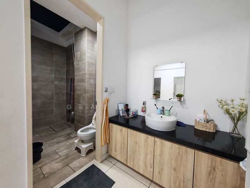 3-storey Terraced House for Rent in Puchong (Selangor) - Grace Tham - Bathroom - PropertyGuru.com.my