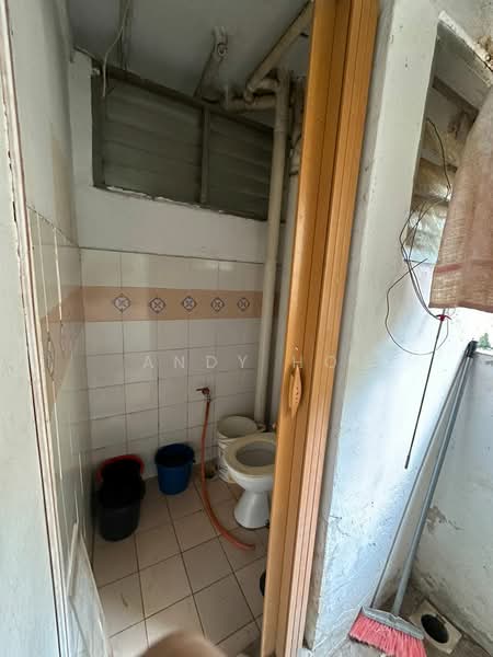 Rumah Flat untuk Dijual di Pangsapuri Sri Meranti - Andy Ho - Bathroom - PropertyGuru.com.my