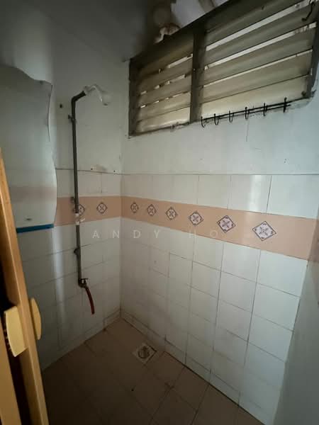 Rumah Flat untuk Dijual di Pangsapuri Sri Meranti - Andy Ho - Bathroom - PropertyGuru.com.my