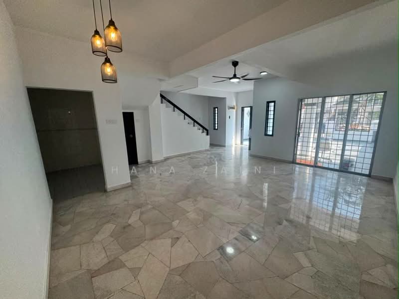 2-storey Terraced House for Sale in Usj 5 (Subang Jaya) - Hana Zaini - Living Room - PropertyGuru.com.my