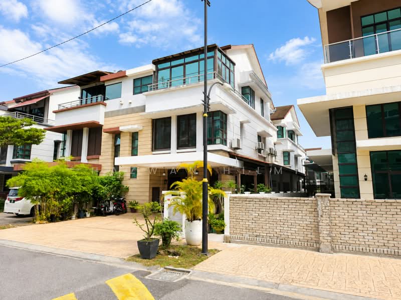 Rumah Berkembar untuk Dijual di Subang Jaya (Selangor) - Hazwan Hilmi - Exterior - PropertyGuru.com.my