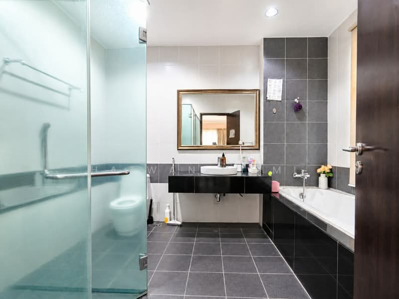 Rumah Berkembar untuk Dijual di Subang Jaya (Selangor) - Hazwan Hilmi - Bathroom - PropertyGuru.com.my