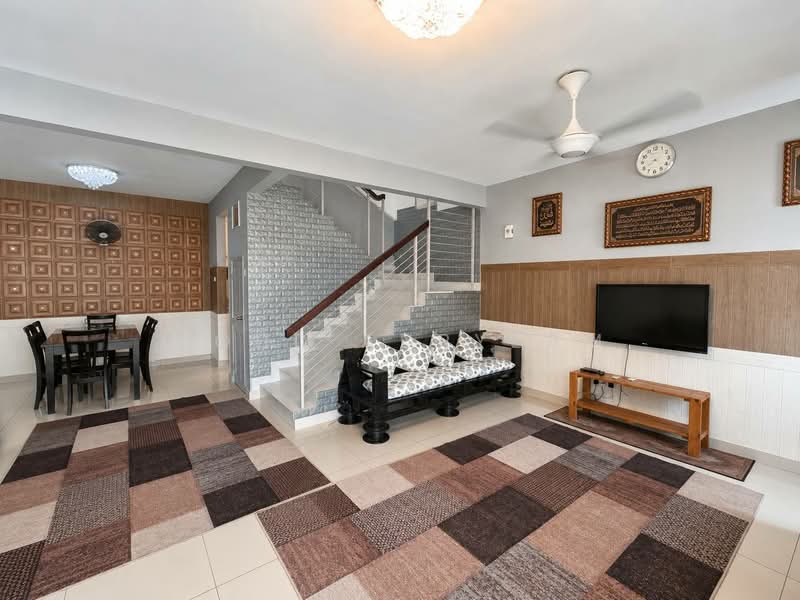 Rumah Teres 2-Tingkat untuk Dijual di Kampung Pulau Meranti (Puchong) - Mohd Adryzam - Living Room - PropertyGuru.com.my