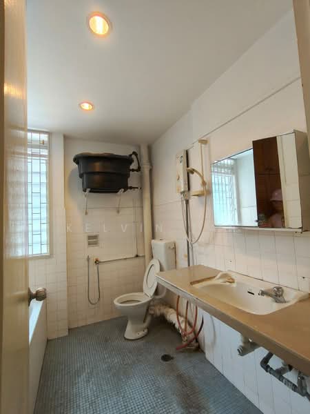 2-storey Terraced House for Rent in Batu Uban (Gelugor) - Kelvin Tan - Bathroom - PropertyGuru.com.my