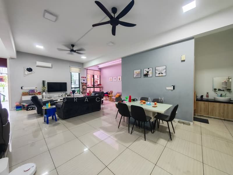 Rumah Teres 3-Tingkat untuk Dijual di Puchong (Selangor) - Grace Tham - Living Room - PropertyGuru.com.my