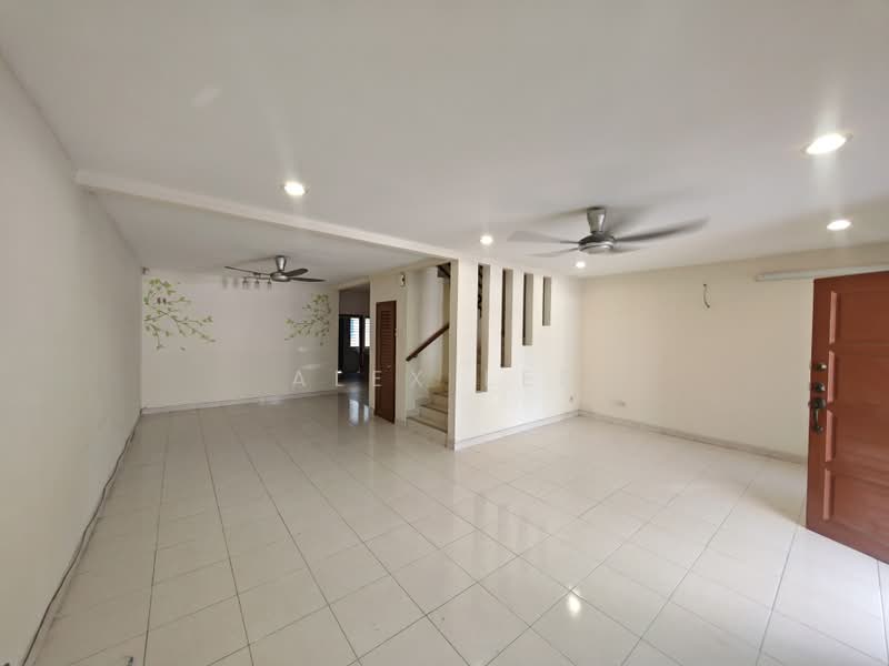 Rumah Teres 2 Tingkat untuk Disewa di Saujana Rawang (Rawang) - Alex Lee - Living Room - PropertyGuru.com.my