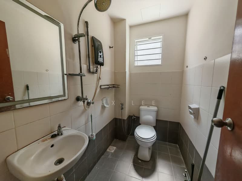 Rumah Teres 2 Tingkat untuk Disewa di Saujana Rawang (Rawang) - Alex Lee - Bathroom - PropertyGuru.com.my