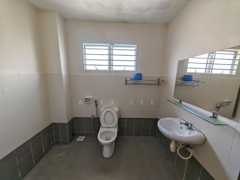 Rumah Teres 2 Tingkat untuk Disewa di Saujana Rawang (Rawang) - Alex Lee - Bathroom - PropertyGuru.com.my