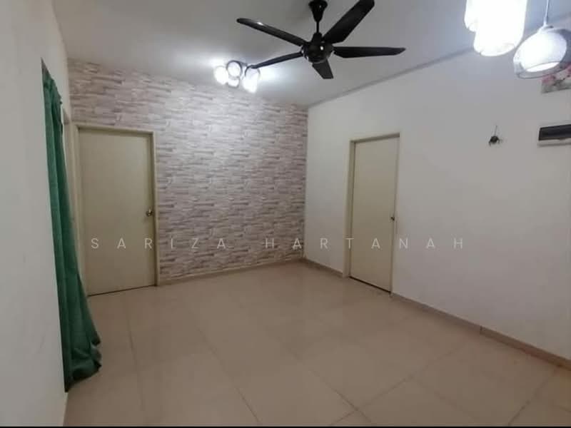 Pangsapuri untuk Dijual di Pangsapuri Arista - Sariza Hartanah - Living Room - PropertyGuru.com.my