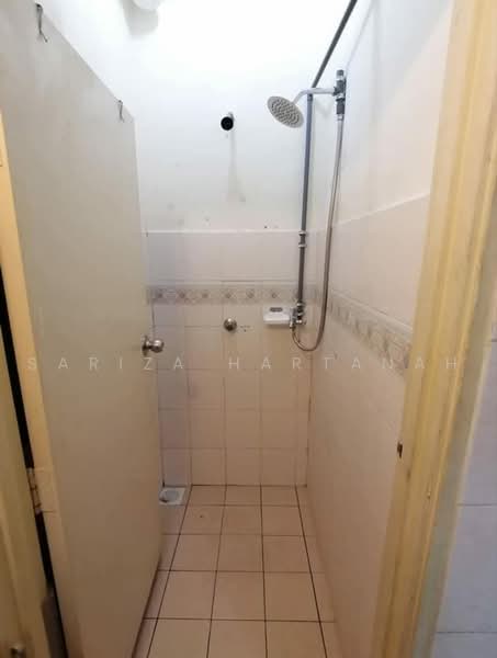 Pangsapuri untuk Dijual di Pangsapuri Arista - Sariza Hartanah - Bathroom - PropertyGuru.com.my