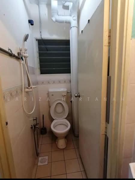 Pangsapuri untuk Dijual di Pangsapuri Arista - Sariza Hartanah - Bathroom - PropertyGuru.com.my
