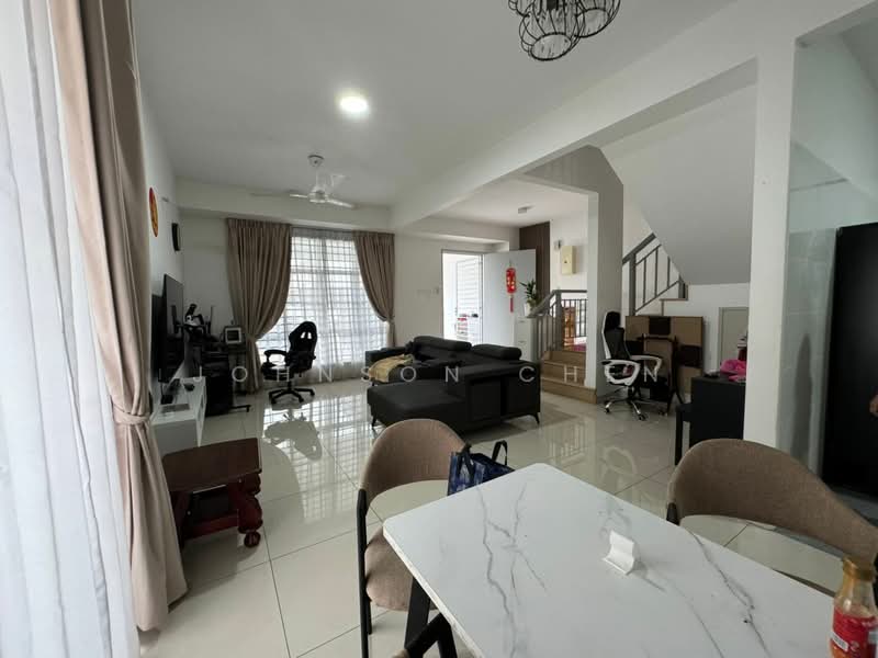 Rumah Teres 2 Tingkat untuk Dijual di Taman Kulai (Kulai) - Johnson Chen - Living Room - PropertyGuru.com.my