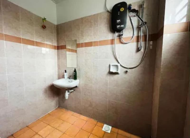 2-storey Terraced House for Sale in Taman Bayu Permai (Rawang) - SK Luk - Bathroom - PropertyGuru.com.my