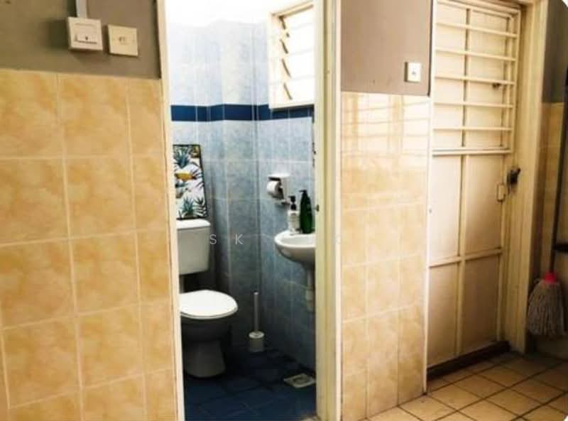 2-storey Terraced House for Sale in Taman Bayu Permai (Rawang) - SK Luk - Bathroom - PropertyGuru.com.my