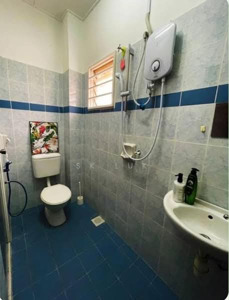 2-storey Terraced House for Sale in Taman Bayu Permai (Rawang) - SK Luk - Bathroom - PropertyGuru.com.my