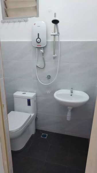 Pangsapuri untuk Dijual di Gambier Heights - Kay Wong - Bathroom - PropertyGuru.com.my