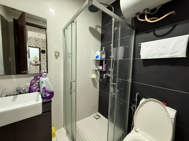 Condominium for Sale at Amberside @ Country Garden Danga Bay - Louis Khow - Bathroom - PropertyGuru.com.my