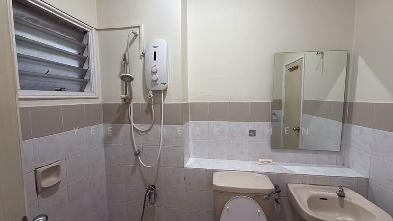 Terraced House for Rent in Usj 18 (Subang Jaya) - Yee Cheak Chen - Bathroom - PropertyGuru.com.my