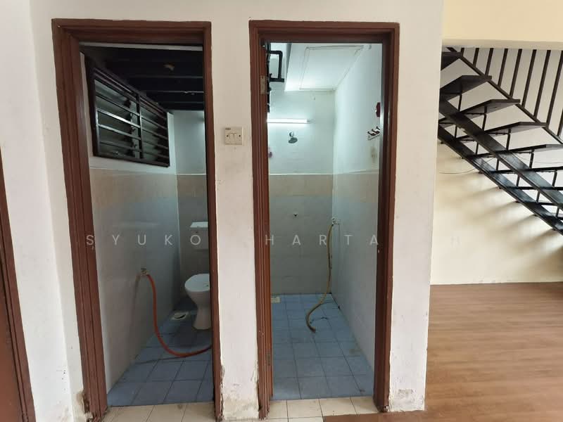 2-storey Terraced House for Sale in Sungai Buloh (Selangor) - Syukor Hartanah - Bathroom - PropertyGuru.com.my