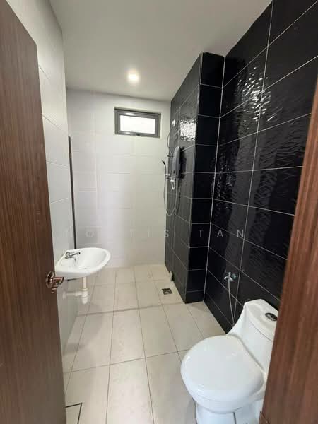 Cluster House for Sale in Taman Bukit Skudai (Skudai) - Noctis Tan - Bathroom - PropertyGuru.com.my