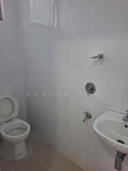Servis Apartment untuk Disewa di Southern Marina Residences - Denice Tan - Bathroom - PropertyGuru.com.my